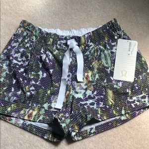 Lululemon Spring Break Away Short NWT size 6